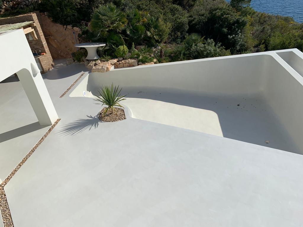Revestimiento piscina microcemento blanco — image 2