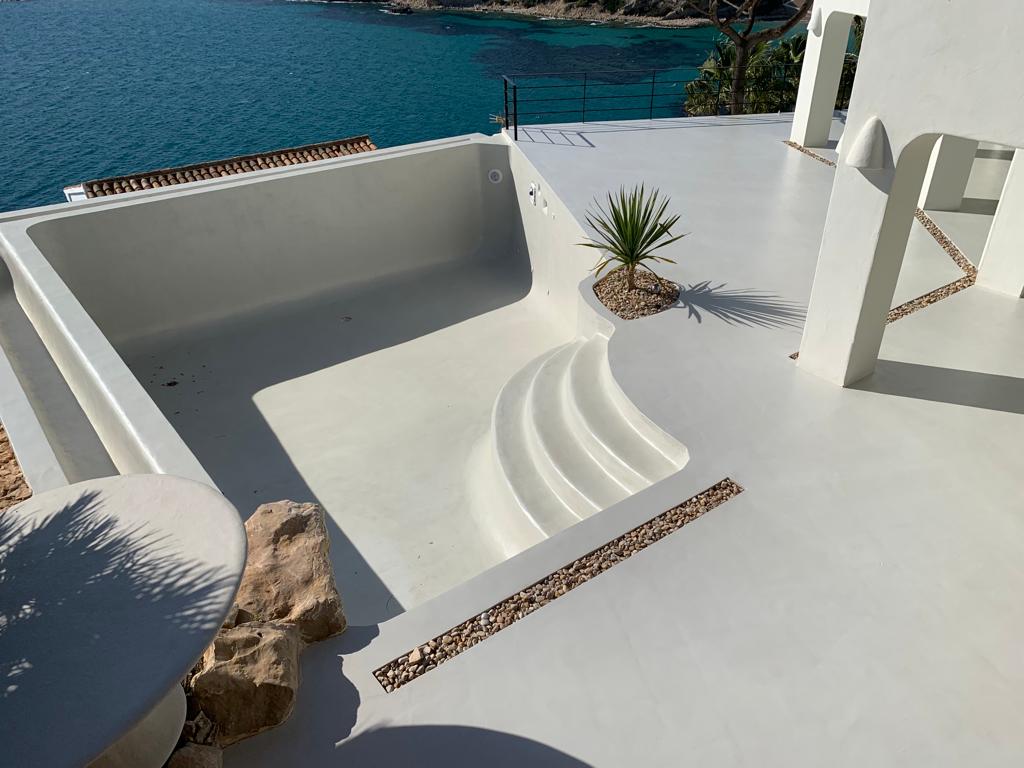Revestimiento piscina microcemento blanco — image 4