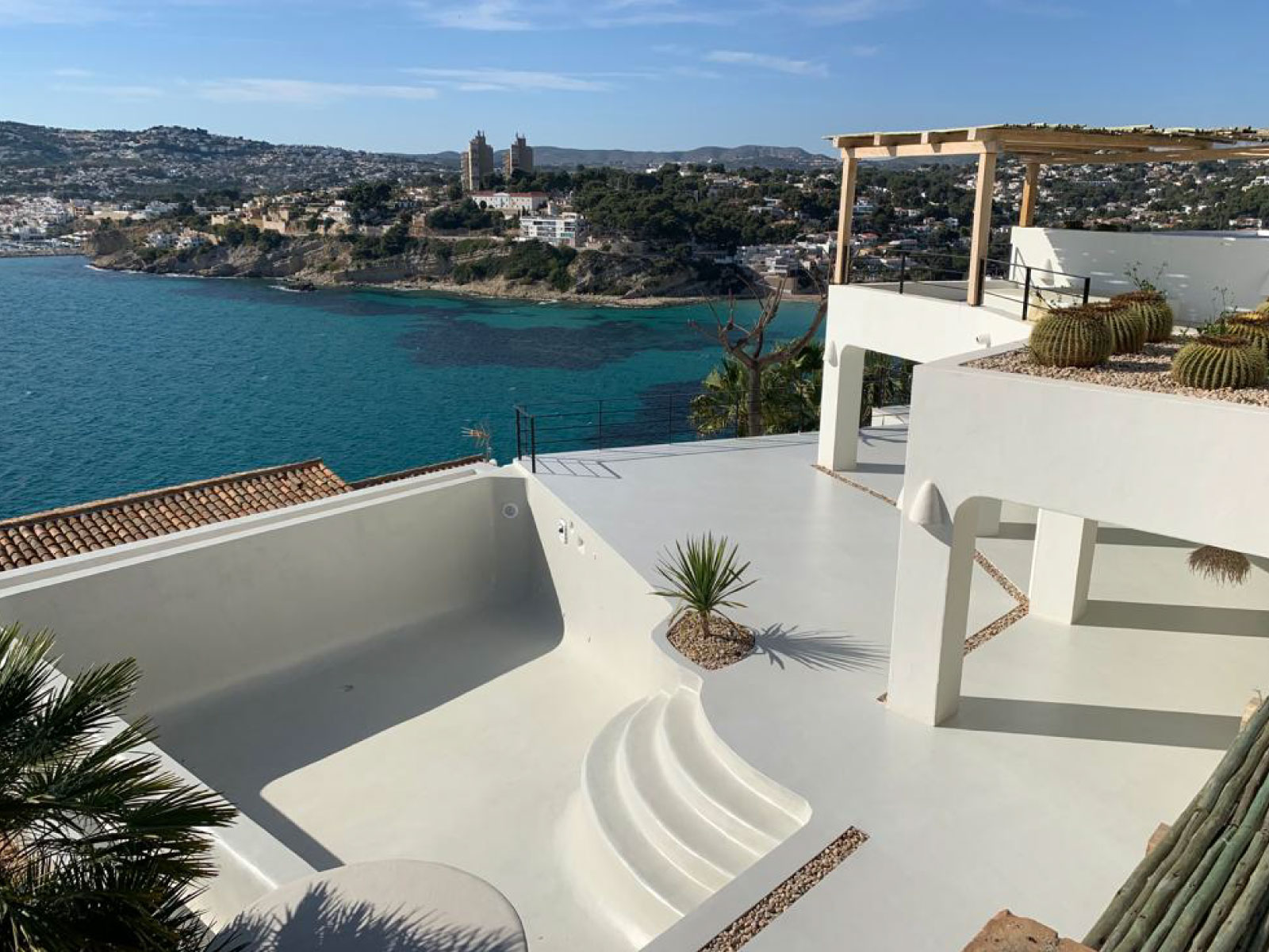 Revestimiento piscina microcemento blanco